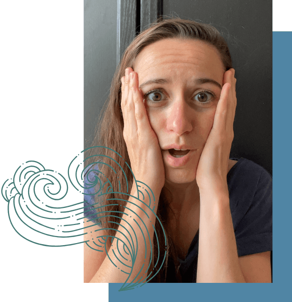 Programme J'apaise mon anxiété Photo de Morgane qui se tient le visage et qui imite la peur