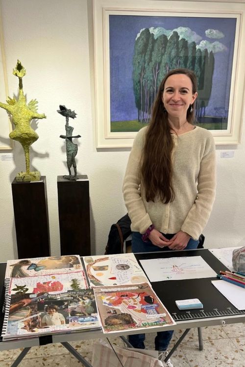 Morgane Anziani, thérapeute, présente ses créations d'art thérapie dans une galerie à Narbonne